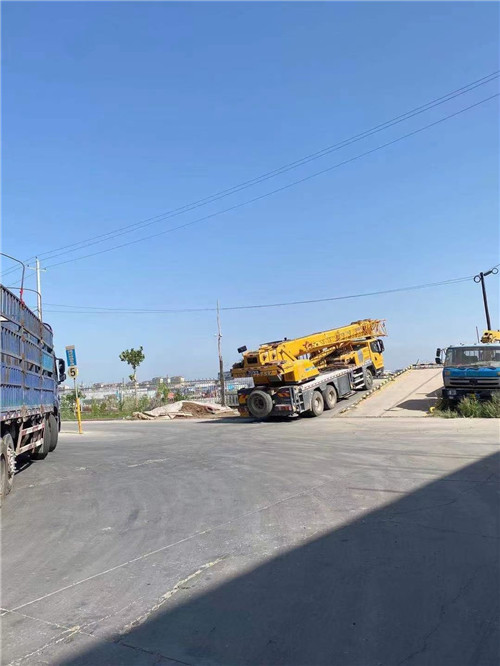 马龙区25吨吊车的租赁价格大概是多少？