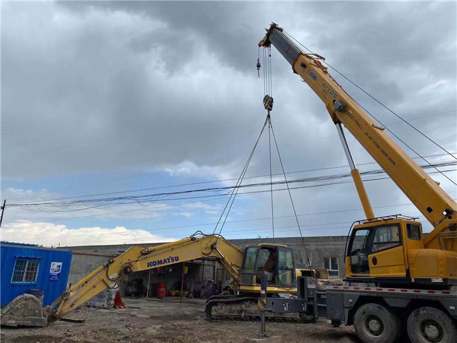 马龙区25吨吊车的工作半径是多少？