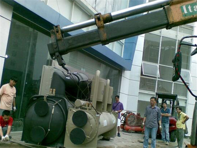 马龙区随车吊和汽车吊的核心区别是什么？哪种更省钱？