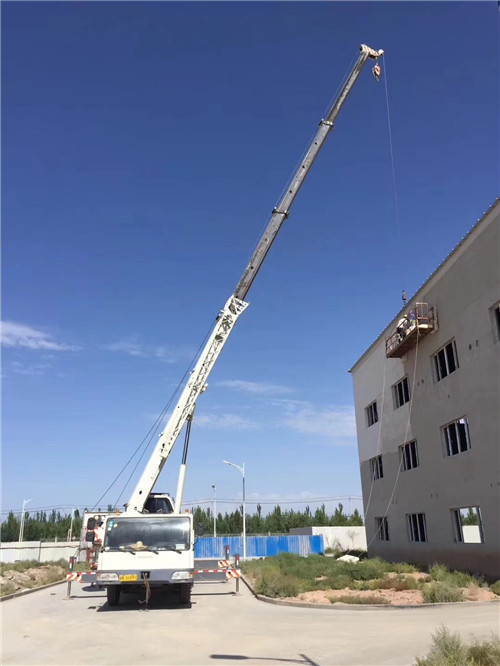 马龙区“轻装强干”—— 吊车的 “轻量化臂架” 技术